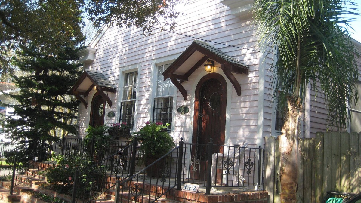 Carrollton Apartment | UPTOWN NEAR AUDUBON PARK/ST. CHARLES AV. OSCHNER