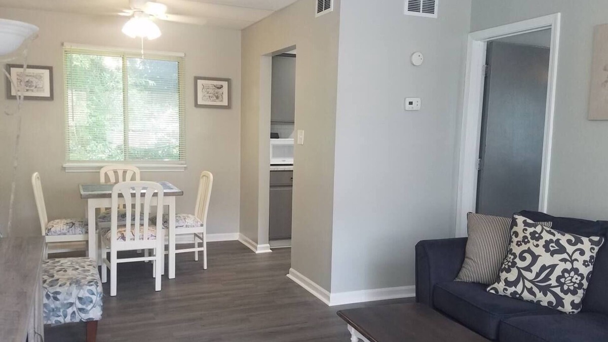 Greenwood Apartment | Uptown Near Self Regional Hospital and Lander Univnn