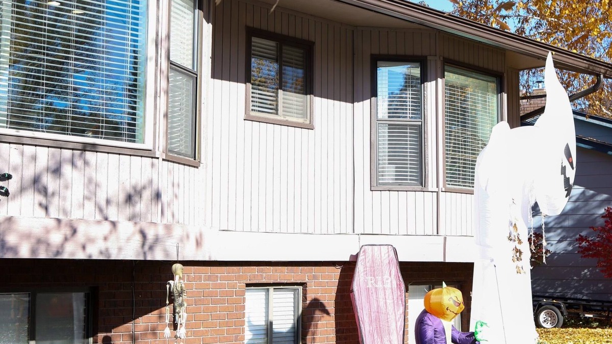 Colville House | Uptown Park Drive Oasis