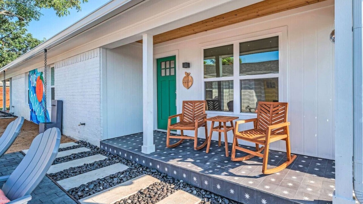 Austin Ave. Cottage | Uptown Peach ~Suite Minutes from Magnolia + Baylor