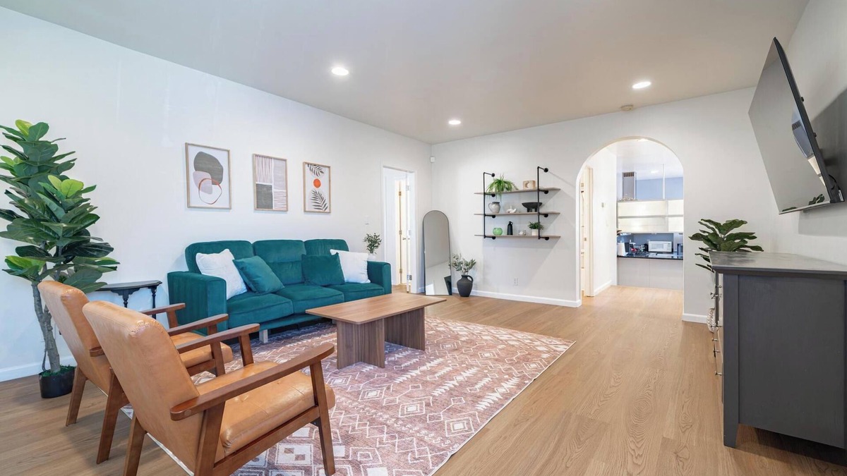 Davis Tract House | Urban 3BR 7-mins to Oakland Airport
