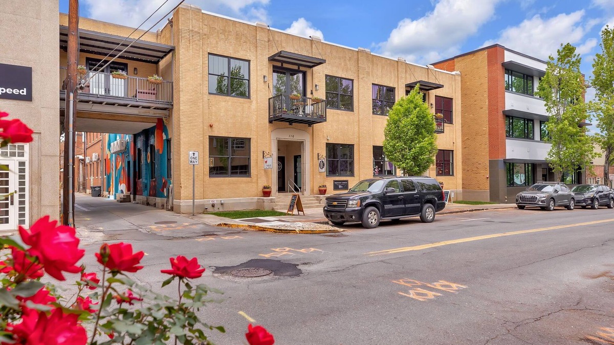 Kingsport Condo | Urban Artistry Loft Retreat