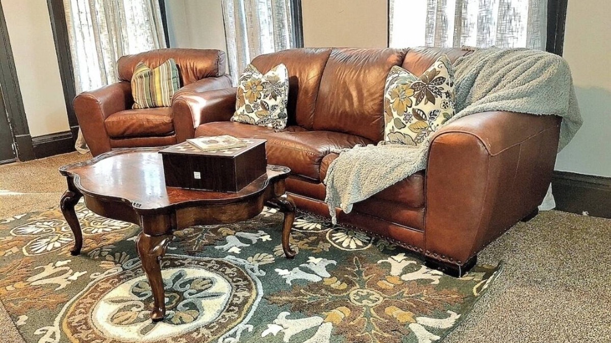 Jeffersonville House | Urban Bourbon Stays 2-bedroom house just 5 minutes from Louisville, sleeps 8
