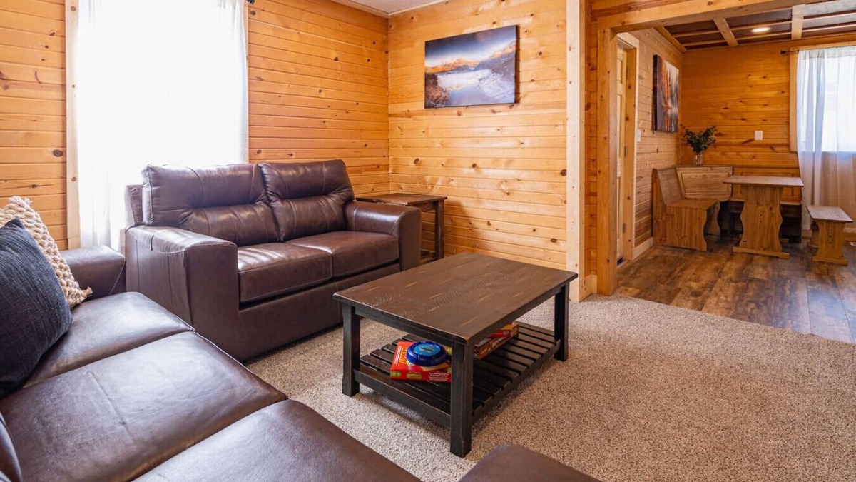 Sioux Falls House | Urban Cabin | 4BR w/Huge Yard