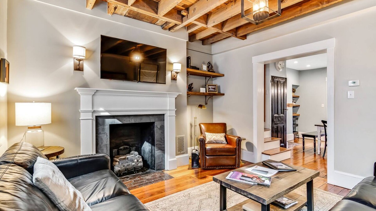 Center City House | Urban Charm! 4BR/2BR Retreat w/Patio & Parking