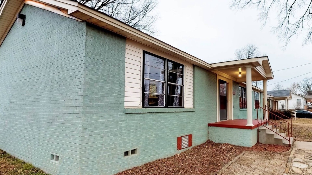 Little Rock House | Urban chic and comfortable w/garage parking