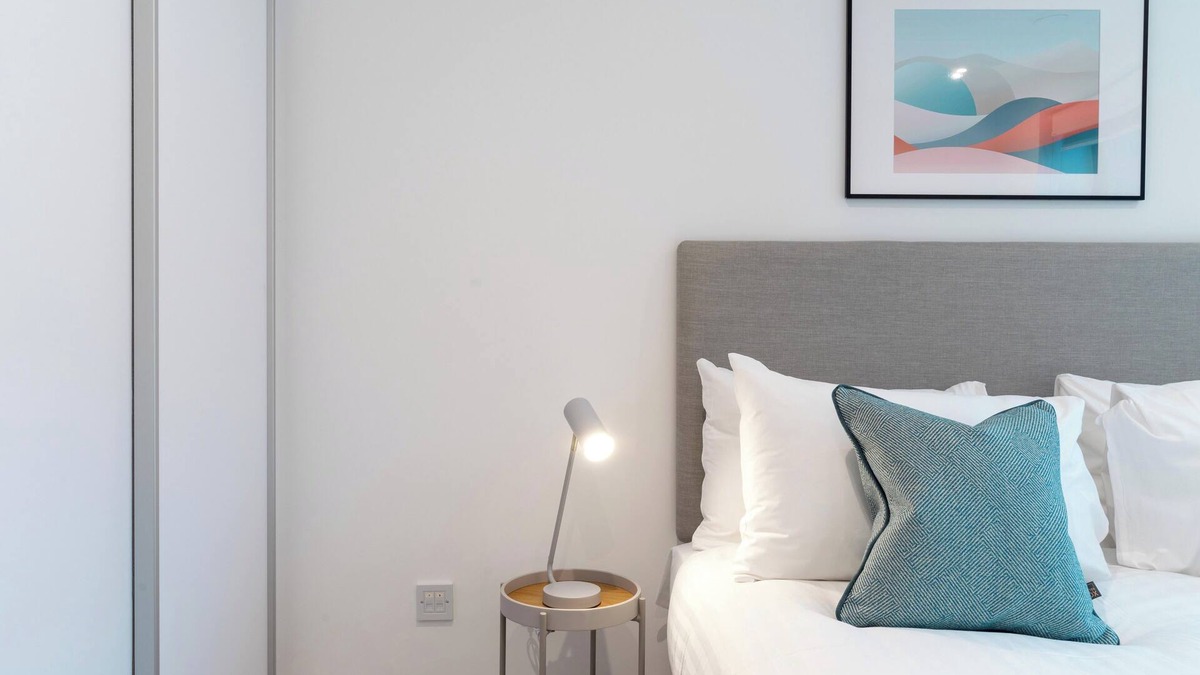 Camden Apartment | Urban Chic - Marine