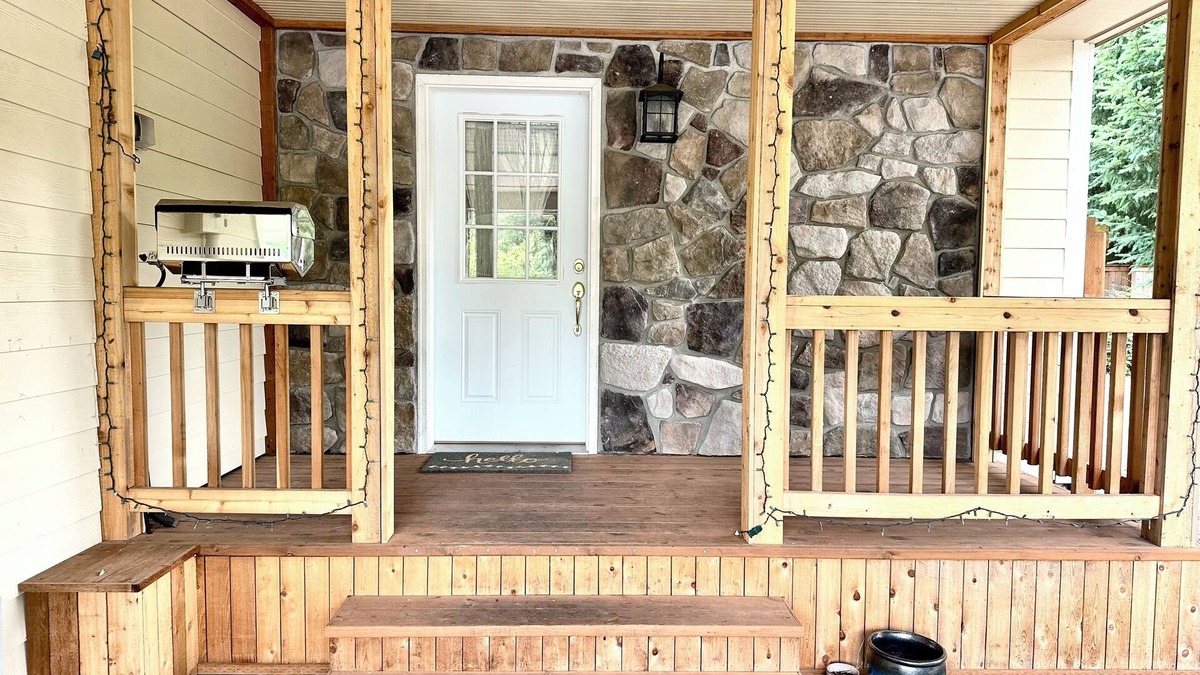 Lewisville Apartment | Urban corporate apartment in charming Battle Ground with WiFi