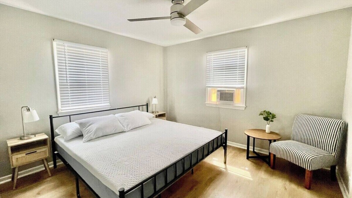 Joslyn Castle Apartment | Urban Escape Near UNMC, Renovated Charm