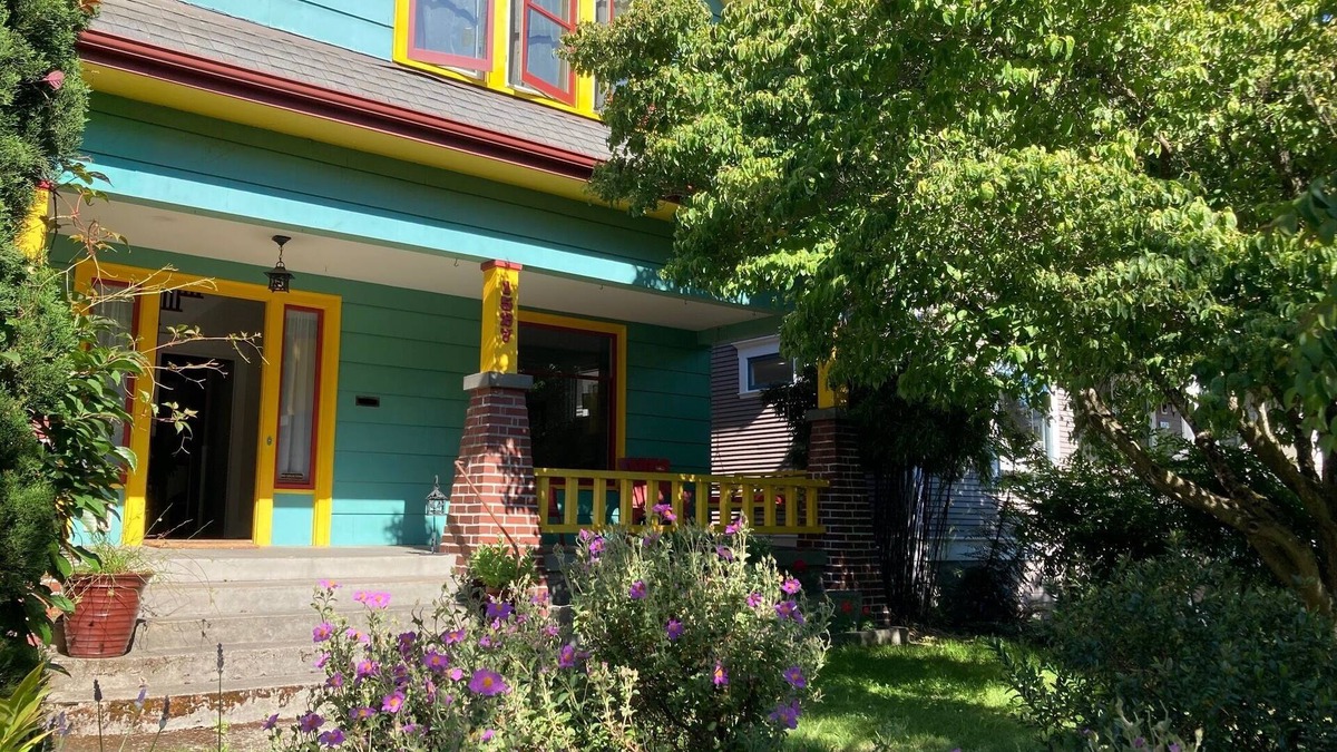 Queen Anne House | Urban Farmhouse - Relax and Explore