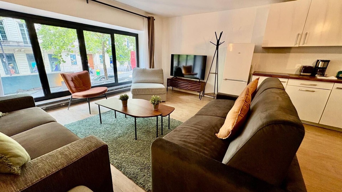 Quartier du Faubourg-Montmartre Apartment | Urban Flat 194 - Spacious 3 Bedroom Montmartre