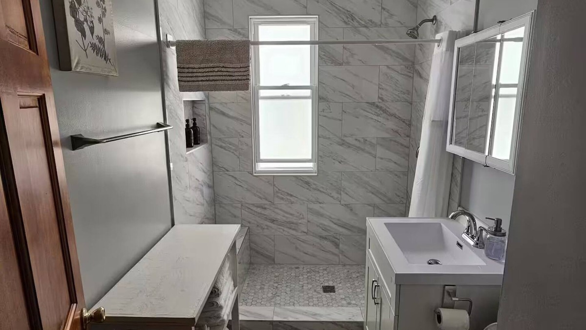 Logan Square Apartment | Urban Gem in Logan Square