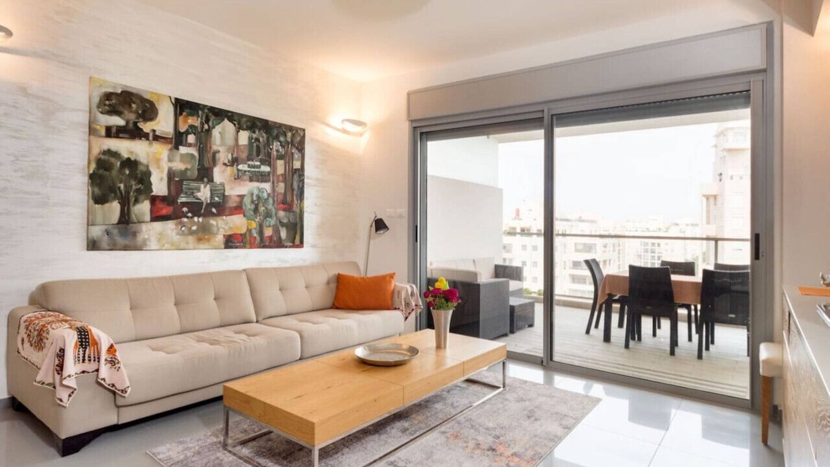 Tel Aviv Apartment | Urban Gem with Outdoor Lounge