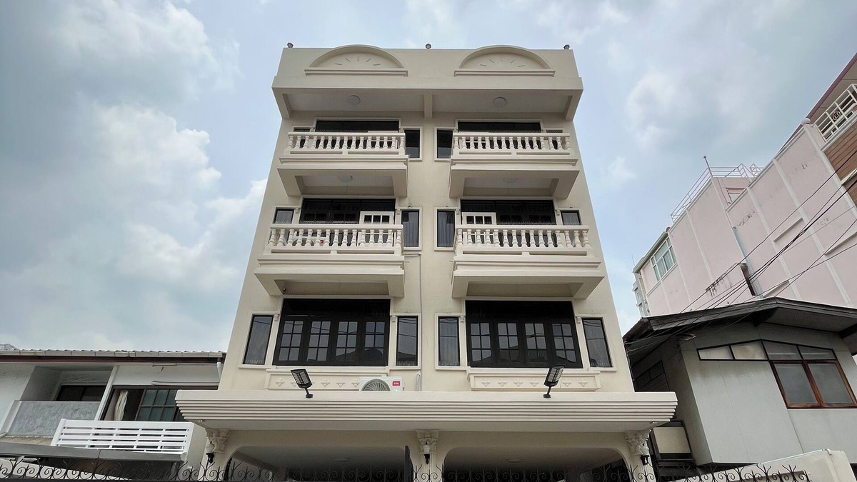 Wang Thonglang House | Urban Grace 5 Bedroom Spacious House Prime Location Near BTS Skytrain