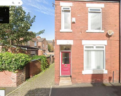 Rusholme House | Urban Haven Hall Luxury Rooms Rusholme, Near City Centre Hospitals University