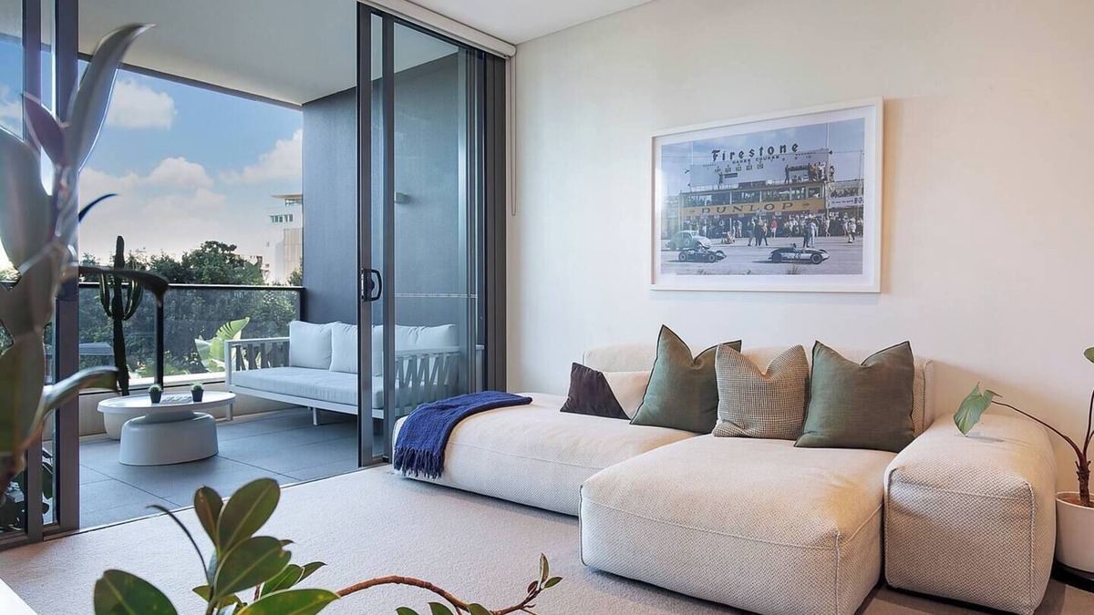 Newstead Apartment | Urban Lushscape Riverside Retreat in Newstead