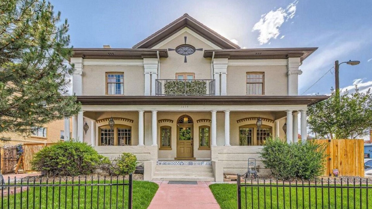 Cheesman Park Apartment | Urban Mansion Oasis 2BR Apt - Free Parking