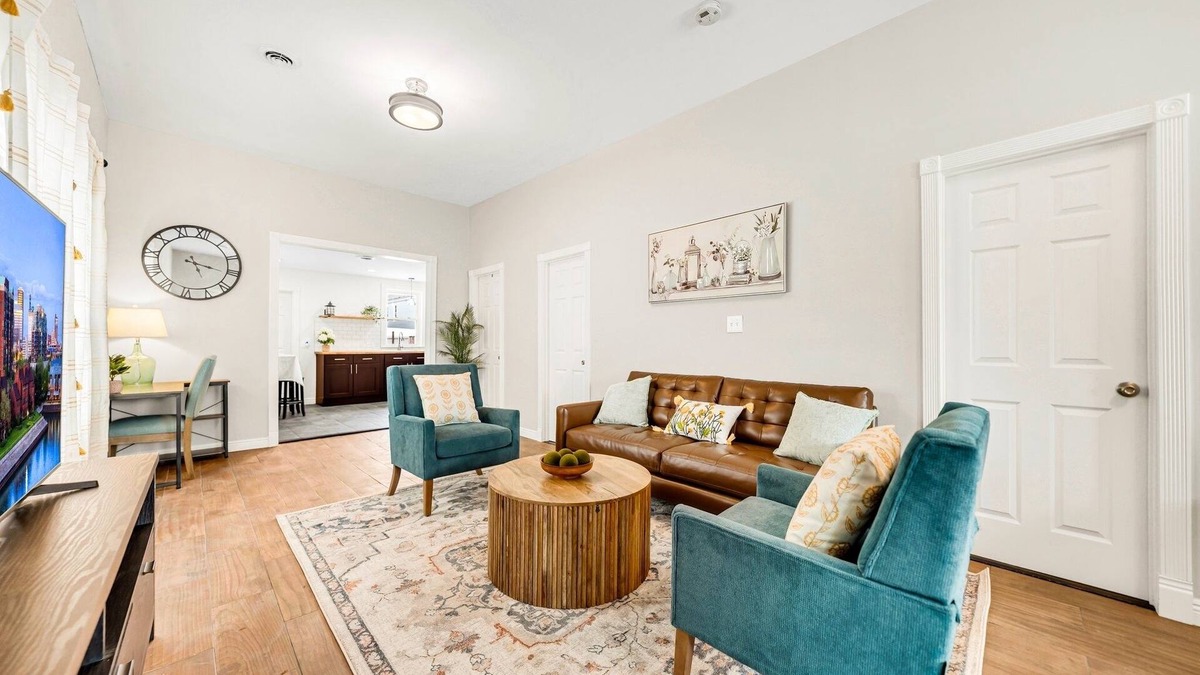 Buffalo House | Urban Nest 118 - Sleeps 6
