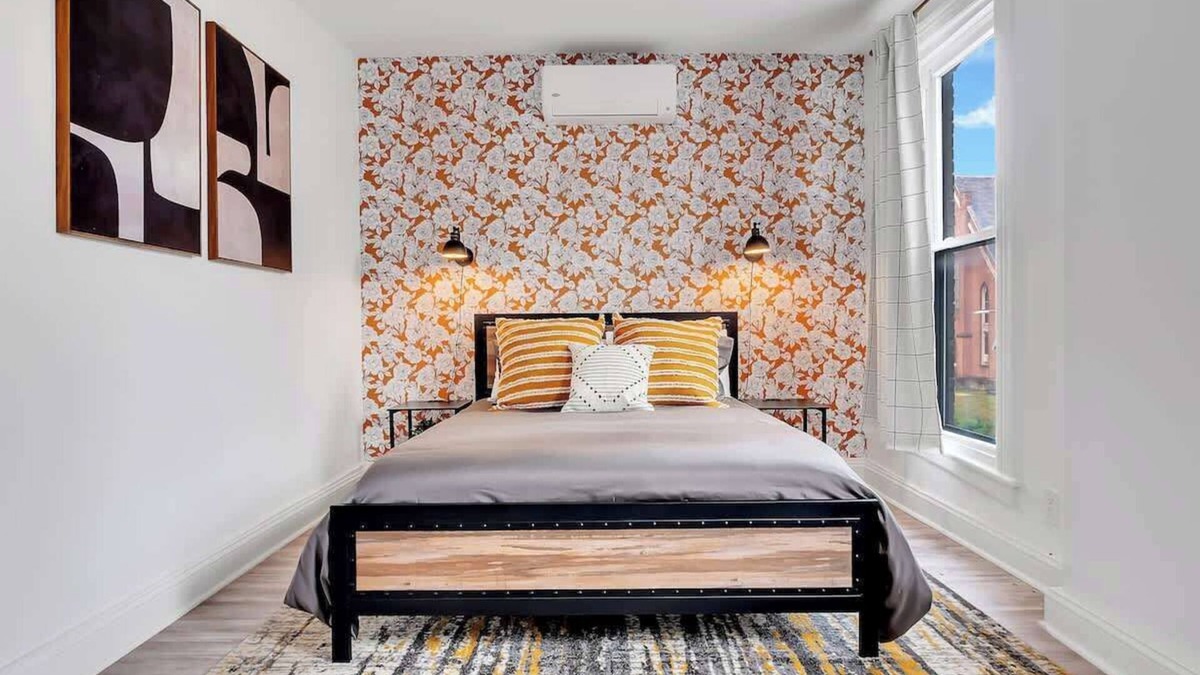 Seward Place Apartment | Urban Nest #4 | Chic Studio Central to State St.