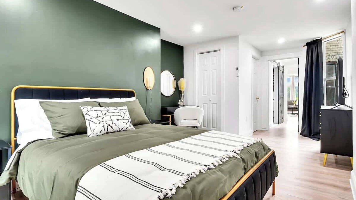 Seward Place Apartment | Urban Nest #5 | Penthouse Suite with Skyline Views