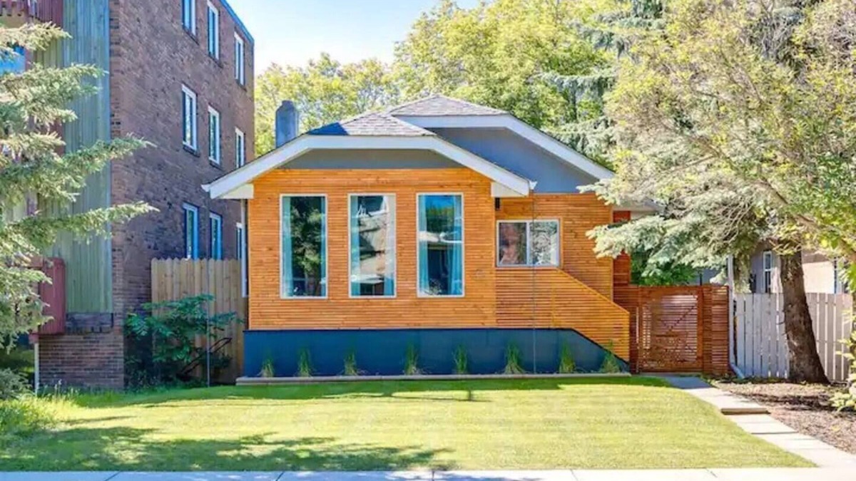 Crescent Heights House | Urban Nest near the Bow River Sleeps 4
