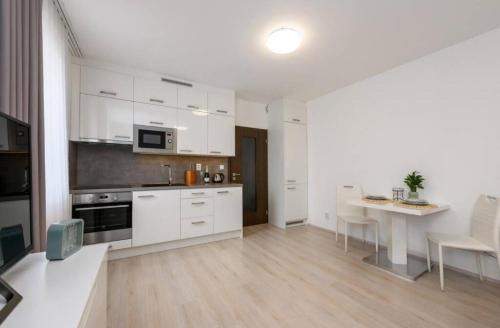 Pilsen Apartment | Urban nest Pilsen
