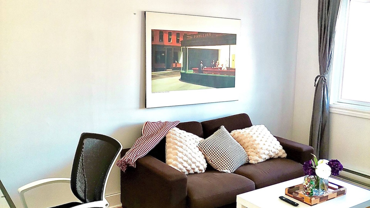 Francois-Perrault Apartment | Urban Oasis: 2 Min Walk to Metro & Private Balcony!