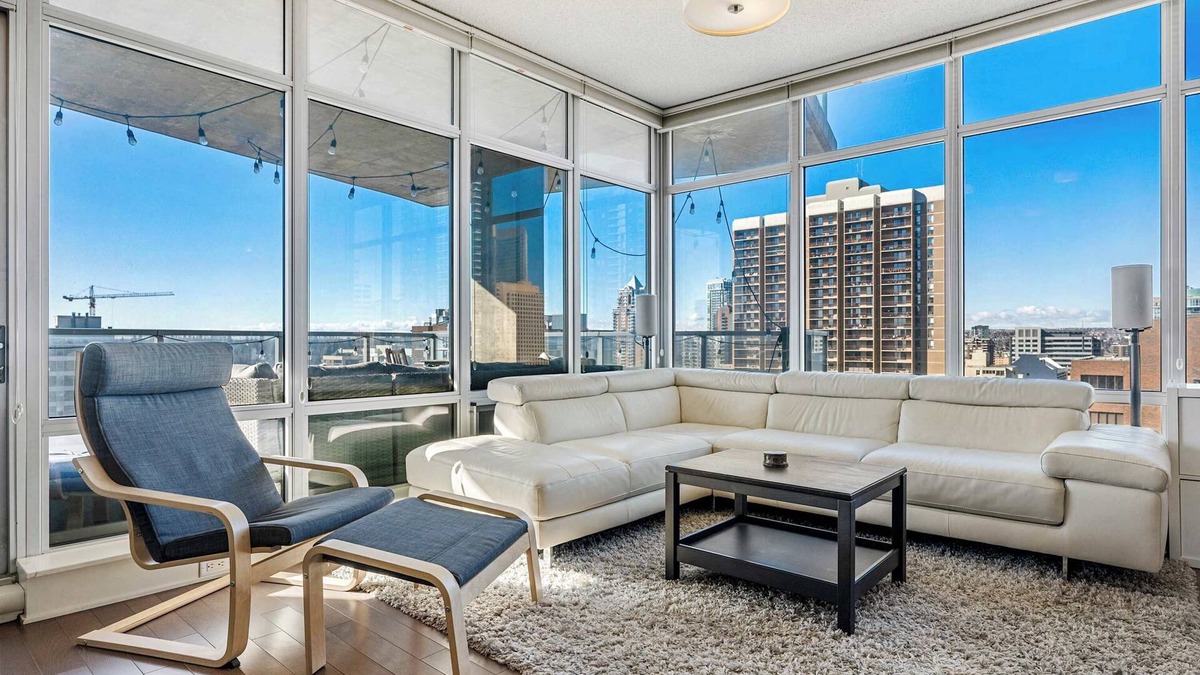 Downtown Calgary Apartment | Urban Oasis | 2BR Condo | Downtown | Large Balcony