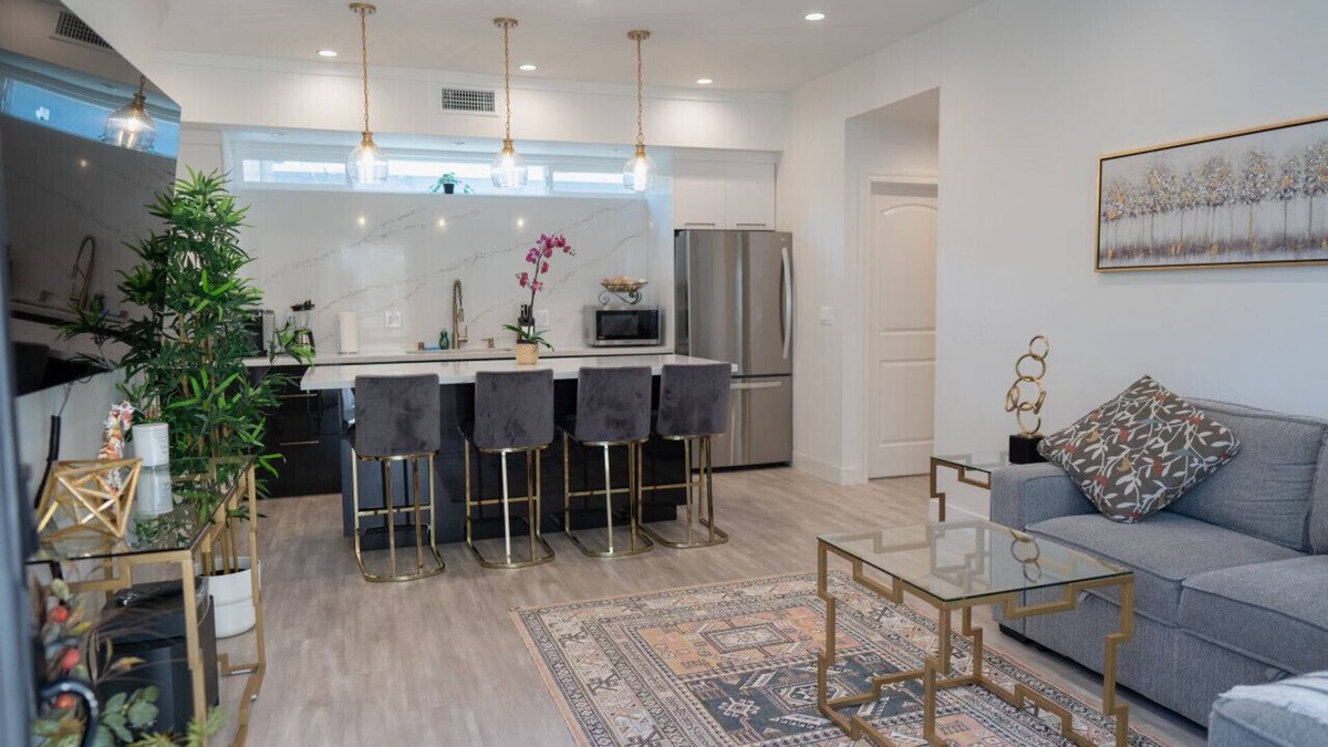 North Hollywood House | URBAN OASIS: 2BR NOHO HOME BUILT 2023 w/LARGE WALK-IN CLOSET & FENCED PATIO p68