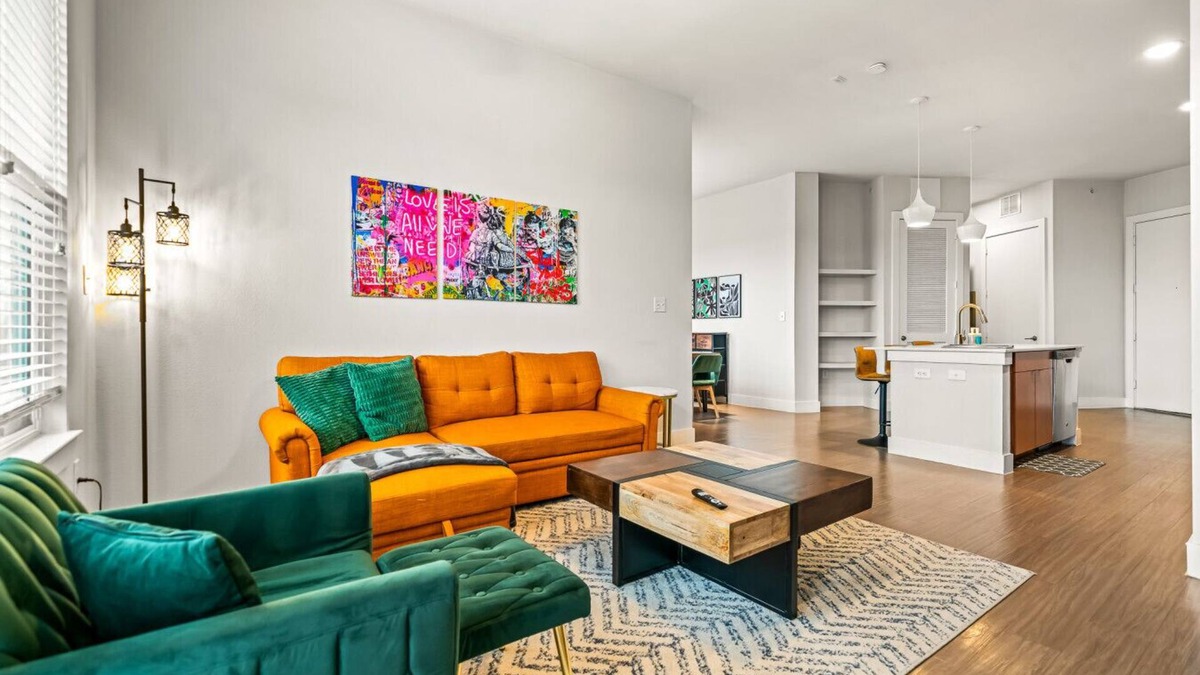 King William Apartment | Urban Oasis: 3BR Luxe Apt City & River Views+Pool!