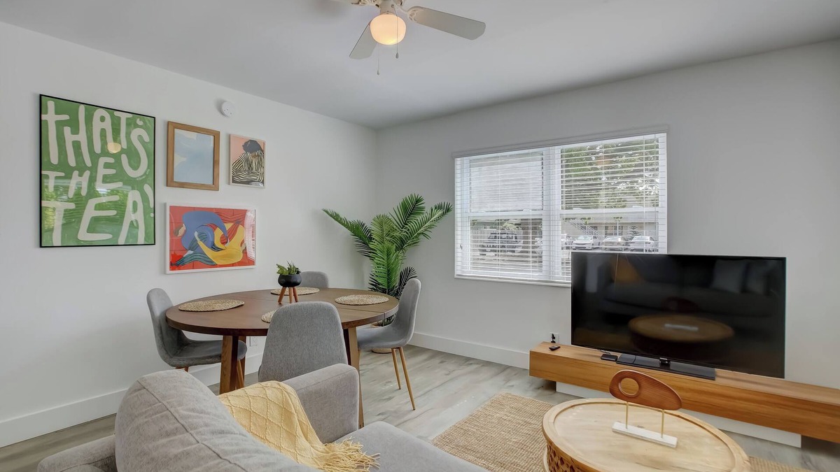 Middle River Terrace Apartment | Urban Oasis in Fort Lauderdale, 10 Mins to Beach, 2B+Sof – Sleeps 6 FREE Parking