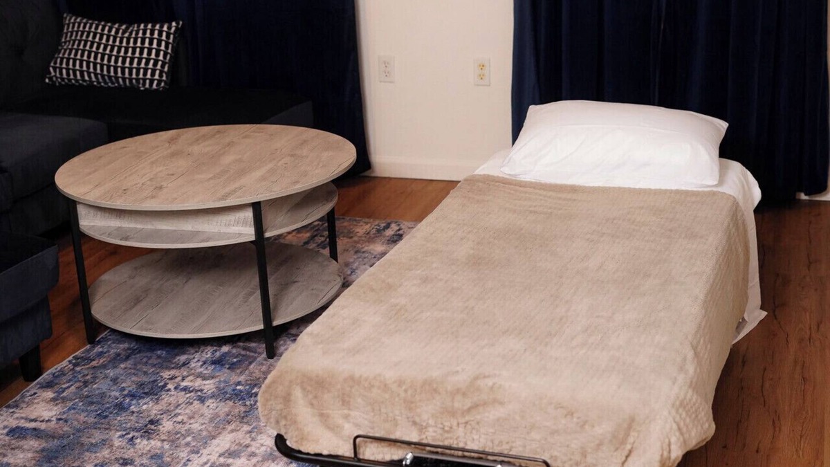Newark Apartment | Urban Oasis King size Bd/2 Queen Bds Sleeps 7 -NYC/EWR/Pru/NJPAC/AmDreamMall/