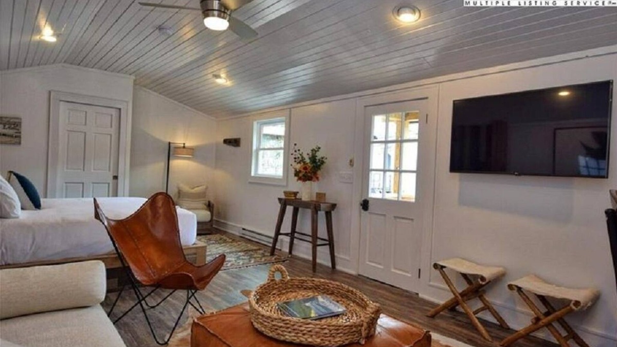Boone Apartment | Urban Oasis on King Street!