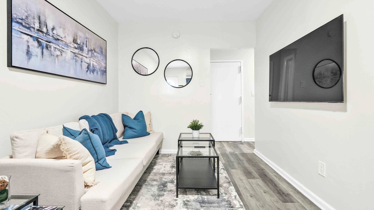 Canarsie Apartment | Urban Oasis: The Brooklyn Blue. Ideal for Long-Term Stay.