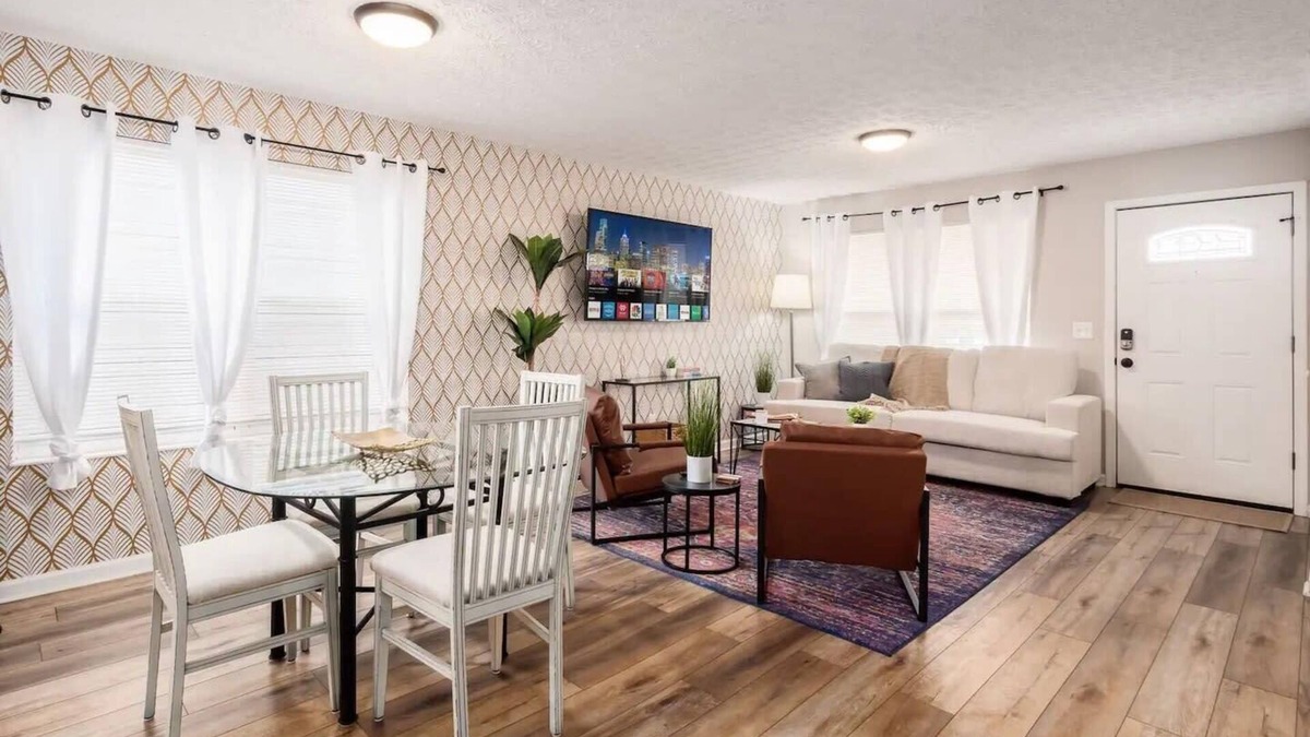 West Columbus House | Urban Oasis w/Hot Tub Near Downtown & Arena Dist.
