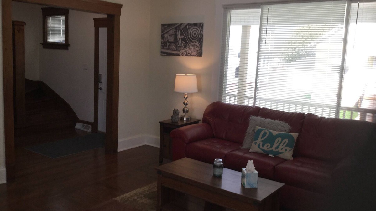 Racine House | Urban! Professionally Cleaned, Self Check In - Sleeps 10