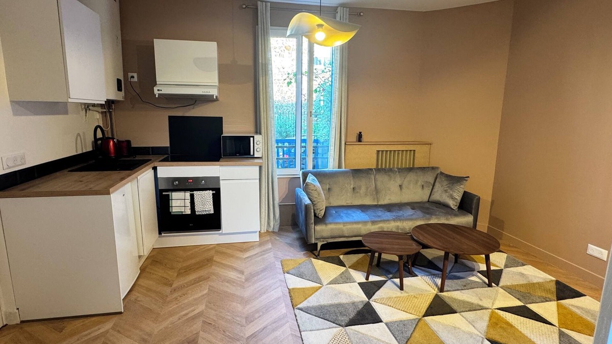 Bondy Apartment | Urban Shelter