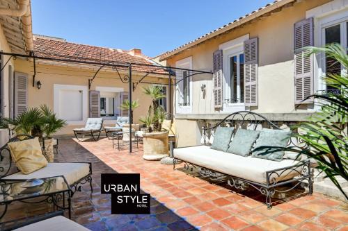 Carpentras Hotel | Urban Style Hotel Blason du Ventoux