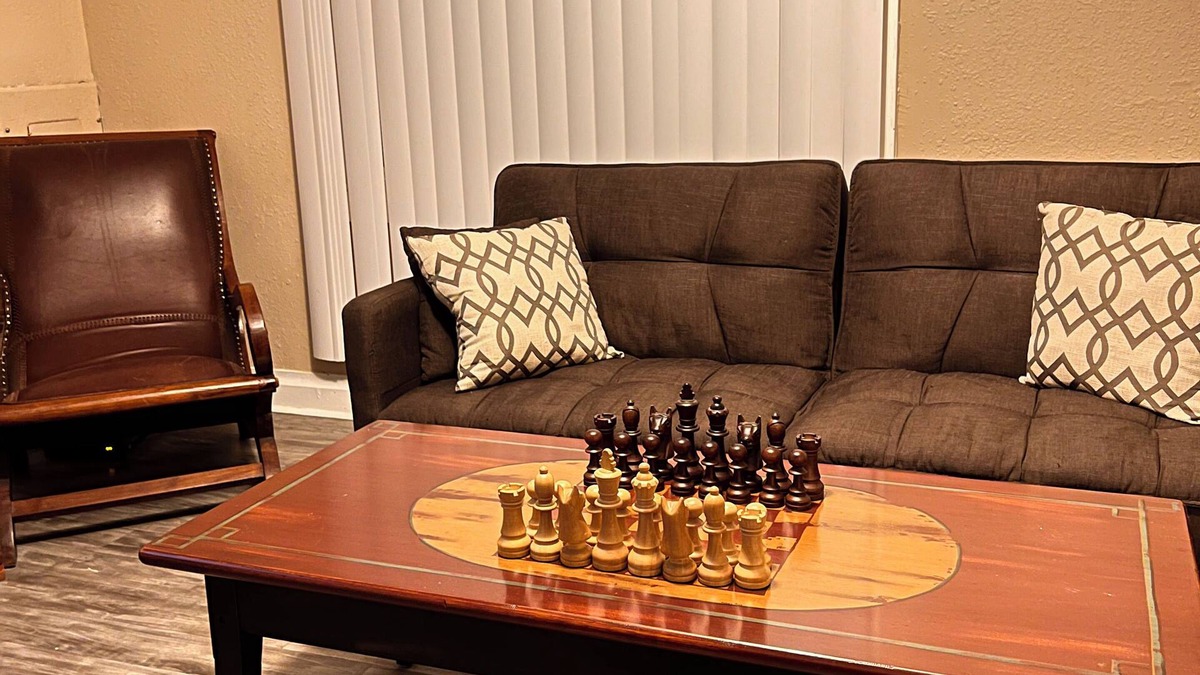 Pleasure Ridge Park House | Urban Suburbia- quick drive to restaraunts, grocery store,