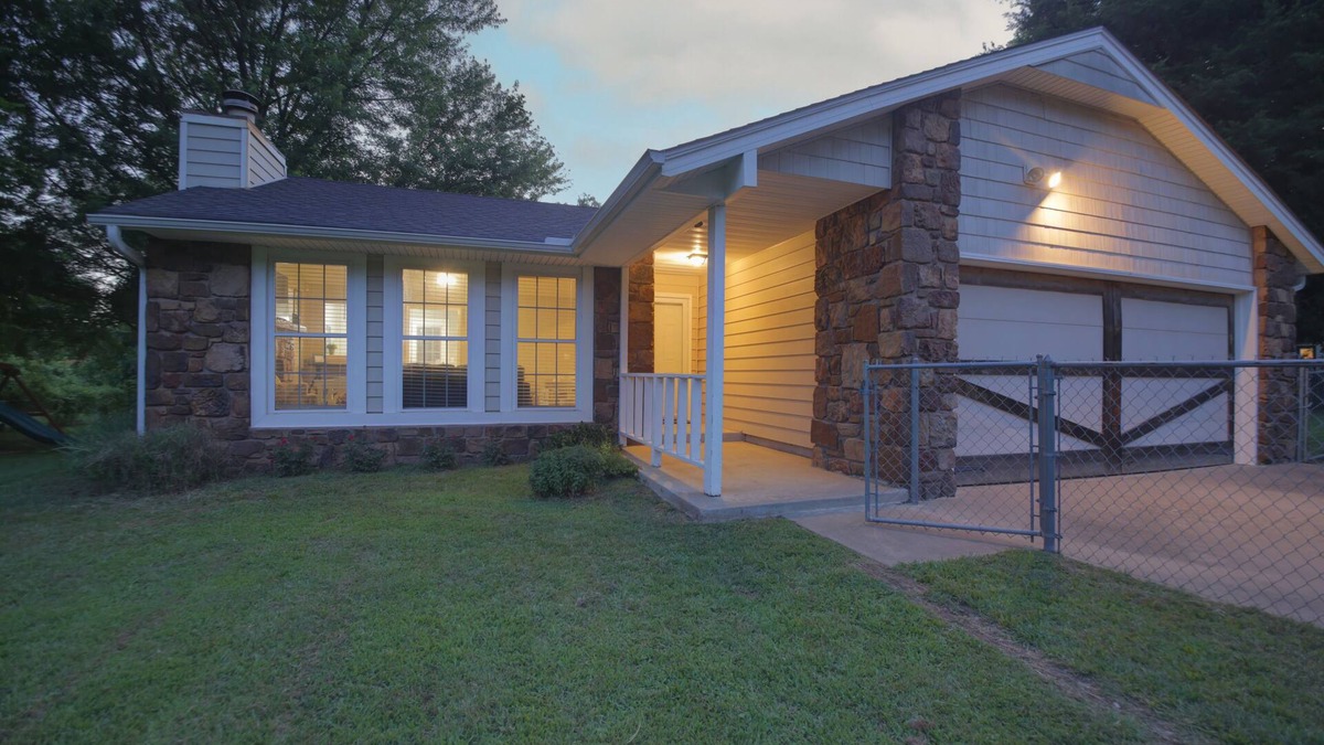 Tulsa House | Urban Wilderness Home on Full Acre close to shopping and Hwy
