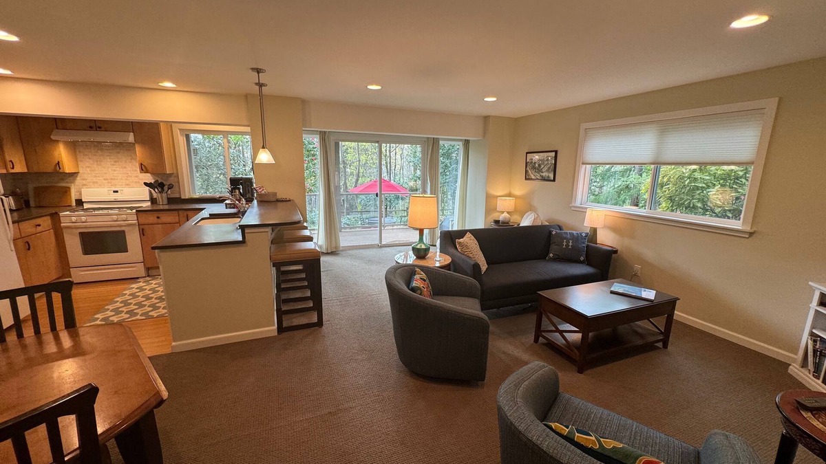 Hawthorne Hills Apartment | Urban Woodland Retreat, Near the ~UW~, Convenient to Everything