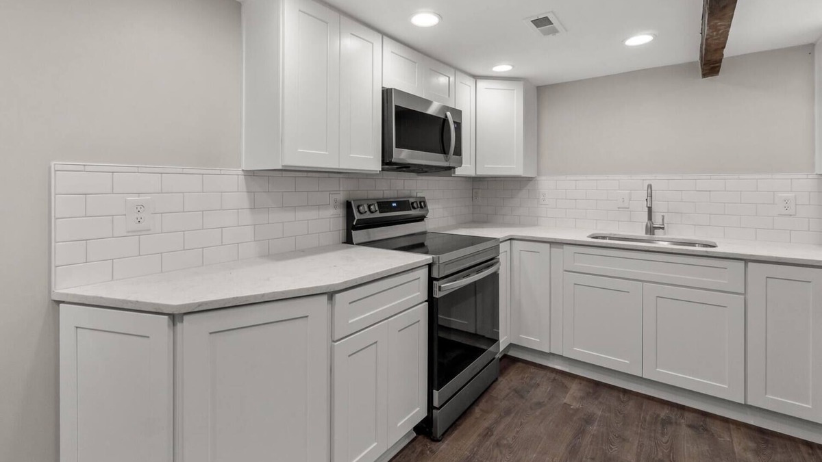 Urbana House | Urbana Condo 1bd Private Suite w/Own Entrance