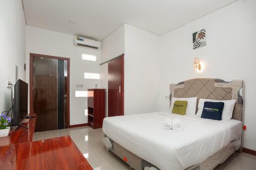 Sentul City Hotel | Urbanview Hotel Amarilis Sentul Bogor by RedDoorz