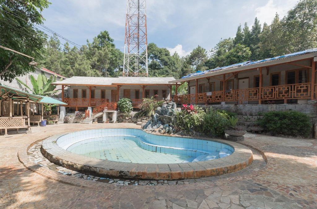 Ciater Hotel | Urbanview Hotel D'Pineapple Villa Ciater by RedDoorz