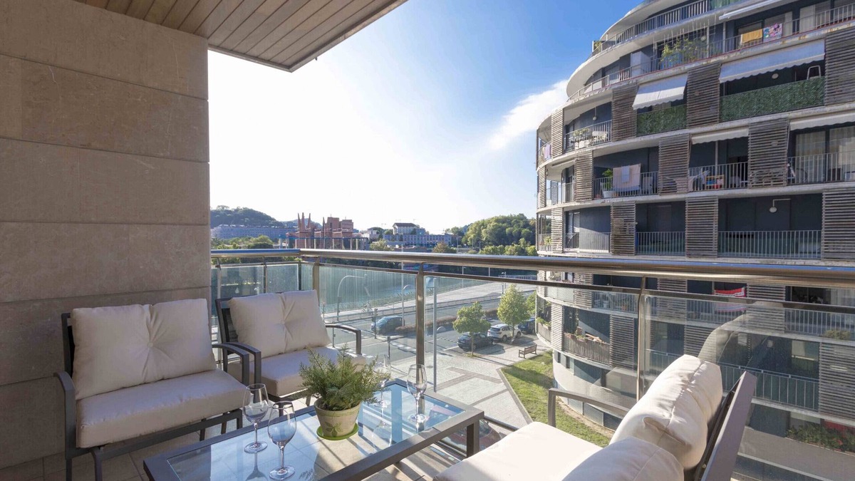 San Sebastian Apartment | Urumea | The Rentals Collection
