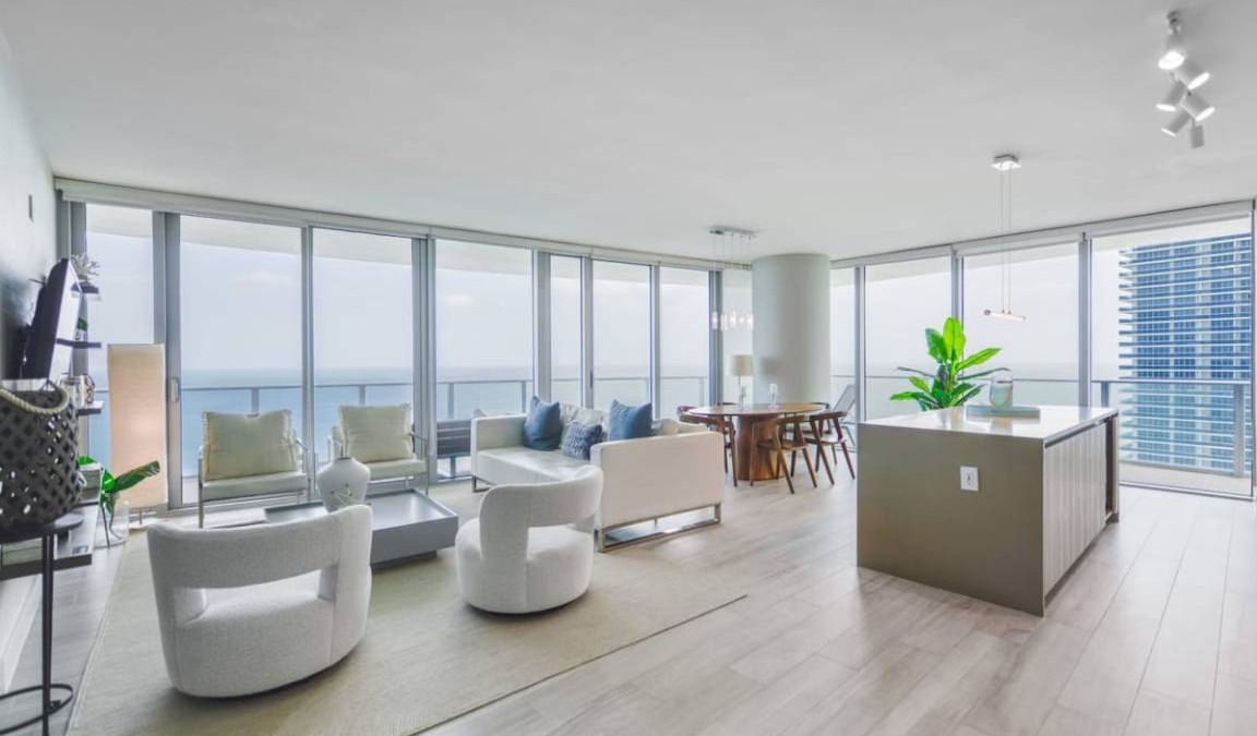 Hollywood South Central Beach Apartment | 163 m² Apartment ∙ 3 bedrooms ∙ 8 guests