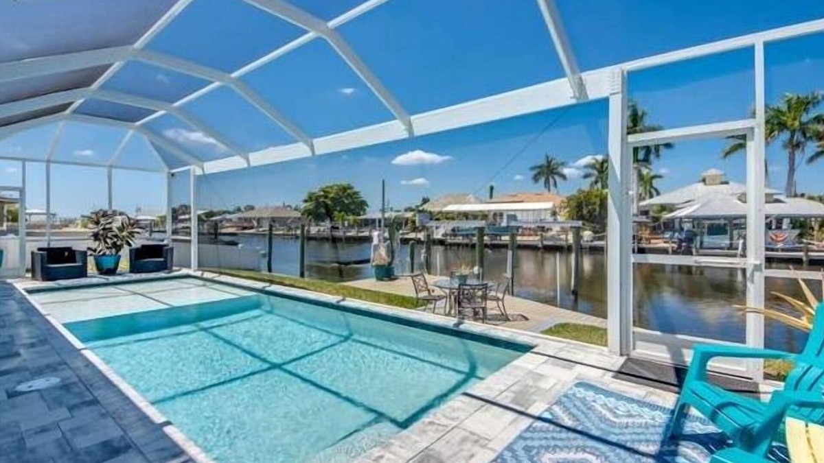 Burnt Store House | Entire home in Matlacha Isles-Matlacha, Floridan4 guests 2 bedrooms 3 beds