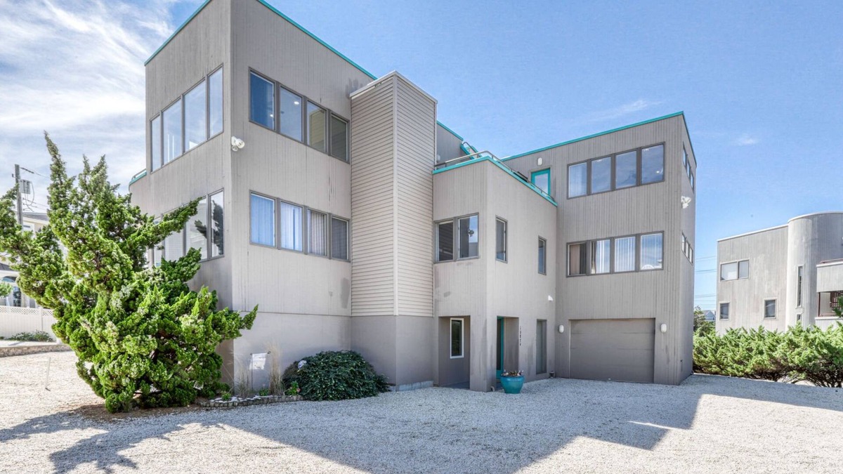 North Beach House | Luxury Home (smoke & pet free),Spectacular Ocean Views, 2nd back, guarded beach