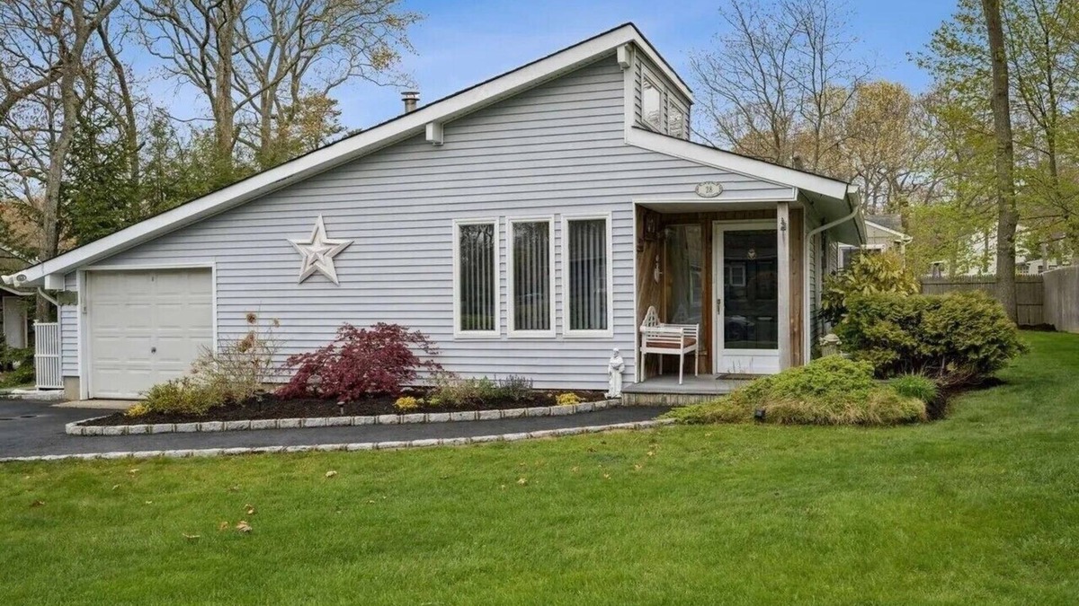 Hampton Bays House | US Open 2026 3-bedroom 1-bath house in Hampton Bays with AC