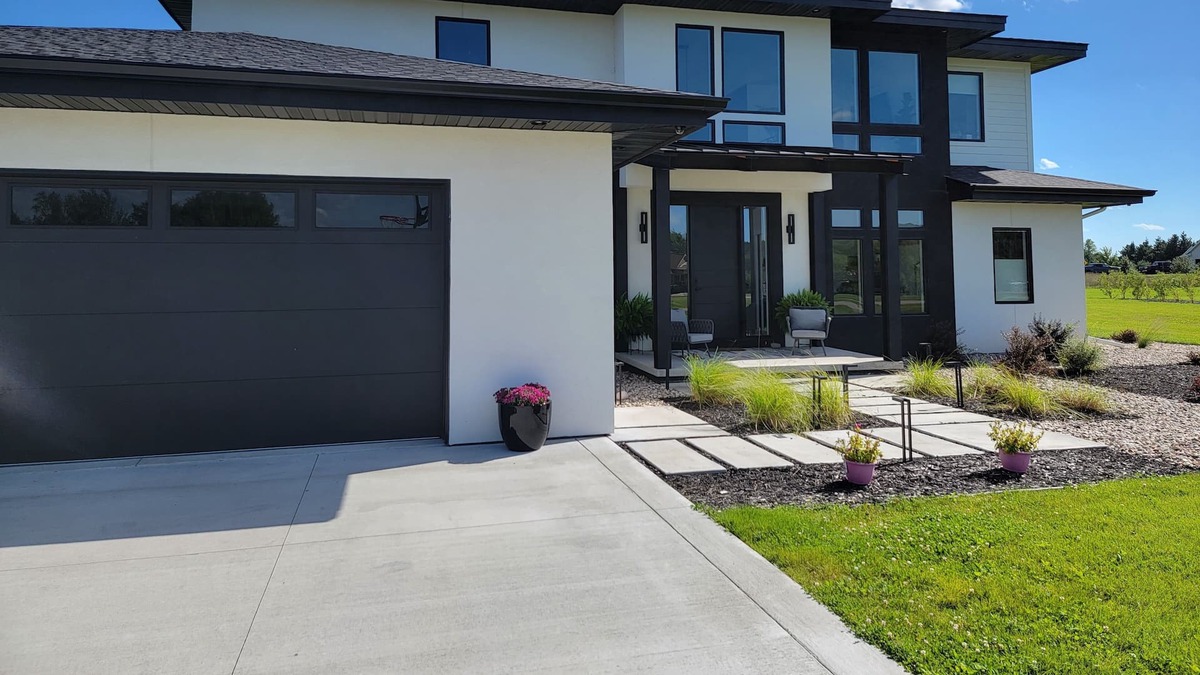 Custer House | US Senior Open-ready. Large capacity with heated pool & hot tub.